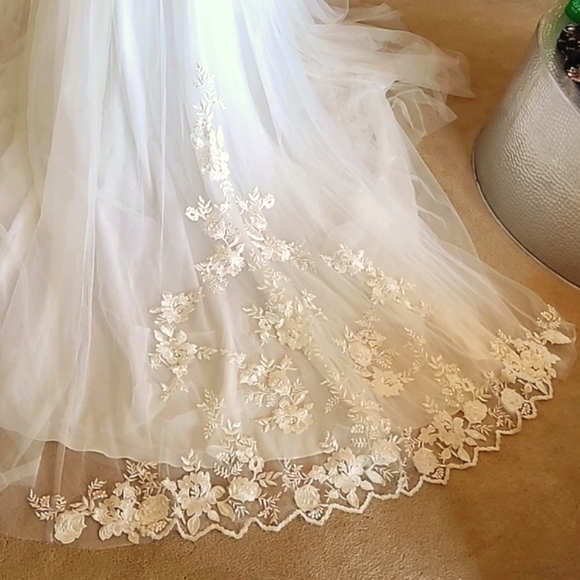 Wedding Dress size 14 Never worn. - Picture 4 of 14